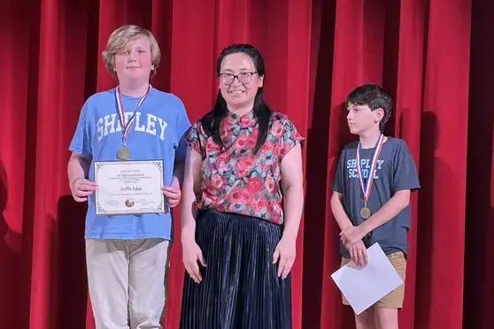 Students accpeting chinese awards