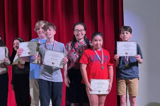 Students accpeting chinese awards