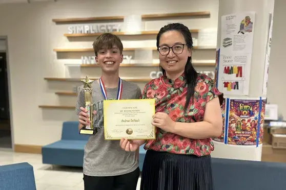 Students accpeting chinese awards