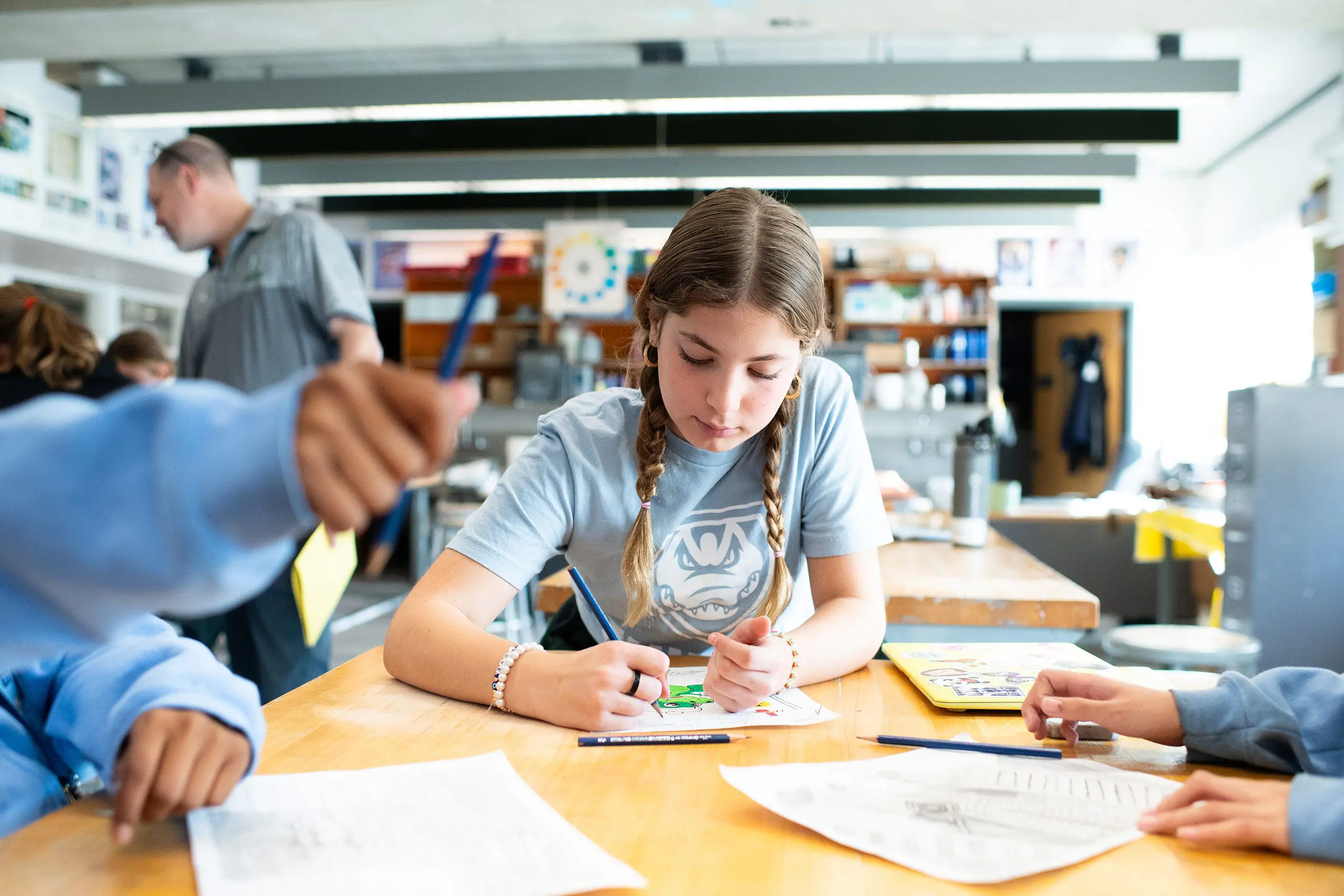 Student in art class