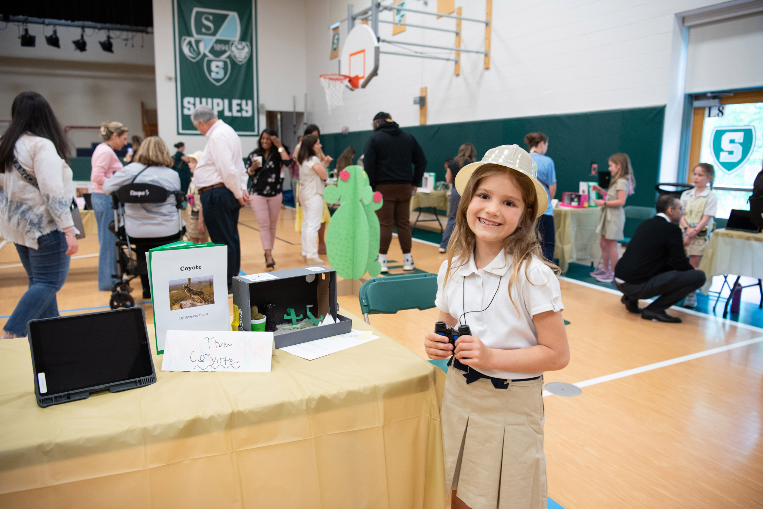 Student at desert zoo event
