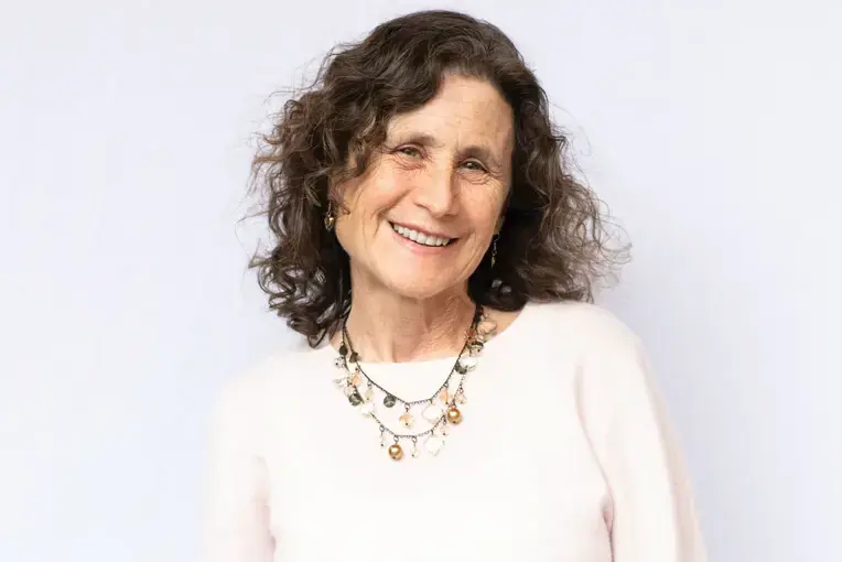 Photo of Betsy Leschinsky